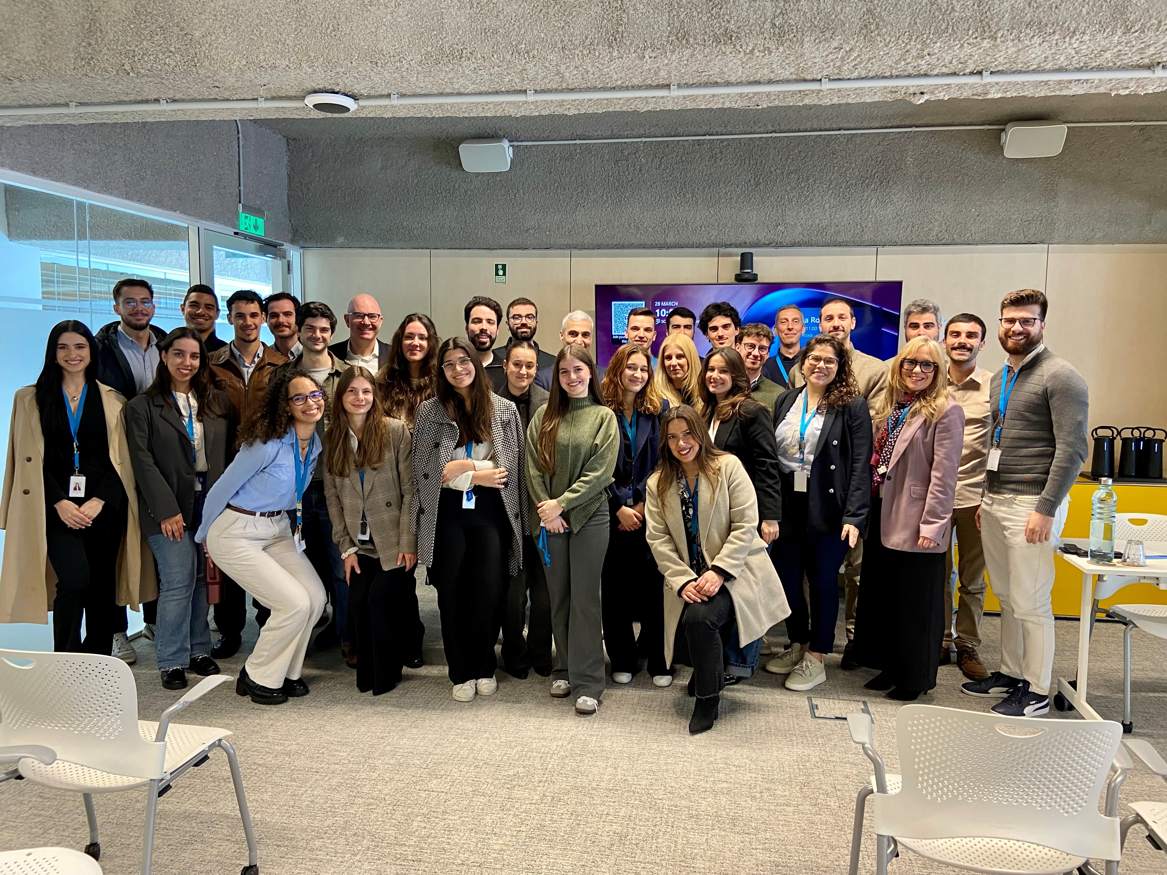 FinTrU Porto employees in a group